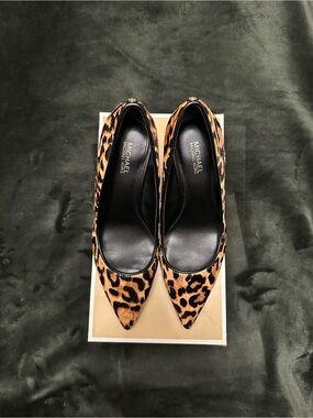 Michael Kors Alina Flex Leopard Print Calf Hair Pointed Toe Pumps Size 6